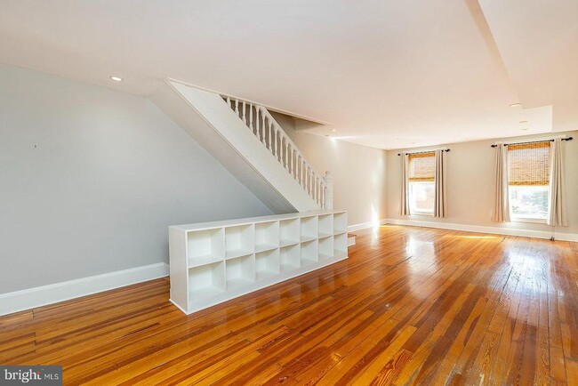 Building Photo - 7 N Loudoun St