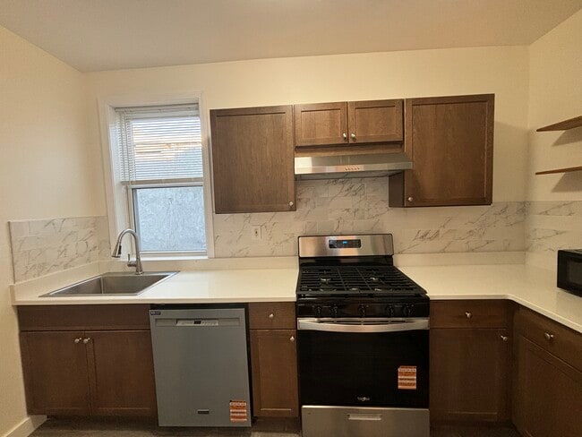 Building Photo - 1371 Commonwealth Ave Unit 3