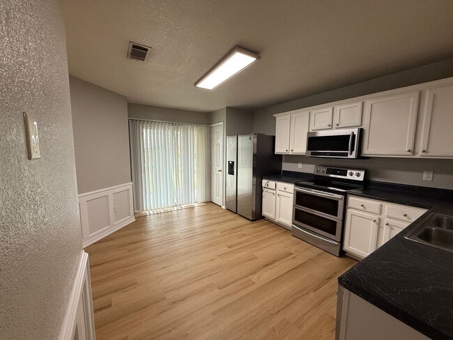 Photo - 2718 Blackburn Dr