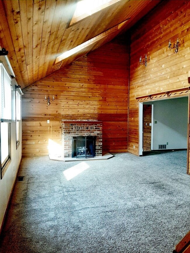 Photo - 3 Bedroom, 2 Bath Cheat Lake Log Home - Available 08/05/2025