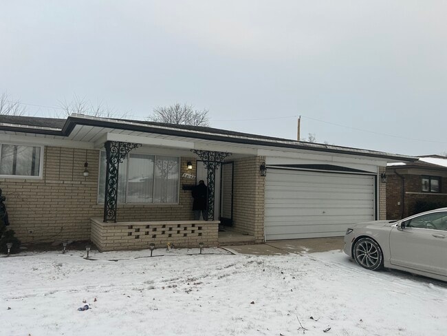 Building Photo - 36158 Weber Dr