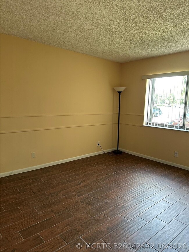 Photo - 310 Racquet Club Rd Unit 103
