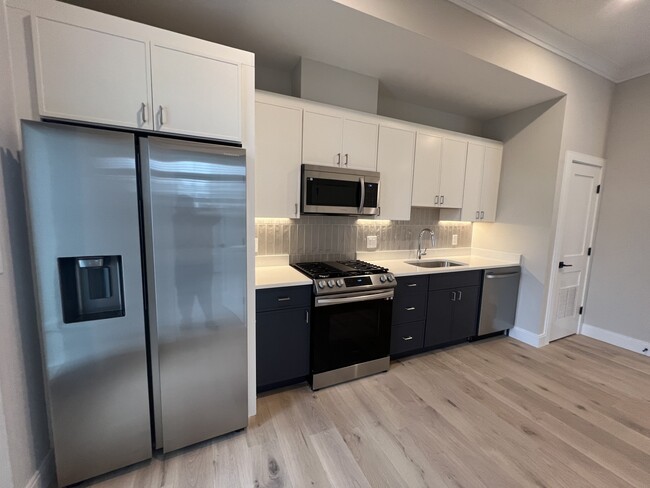Building Photo - 163 Everett St Unit 303 Rental