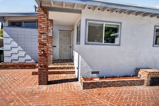 Photo - 1201 W Baker Ave