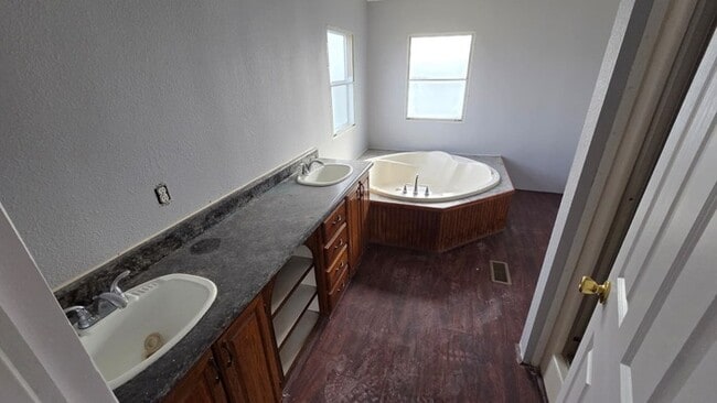 Photo - Great Country Living!