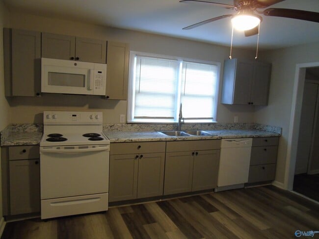 Photo - 1423 Stevens Ave NE