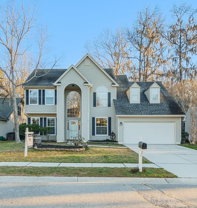 Building Photo - Your Modern West Ashley Retreat!