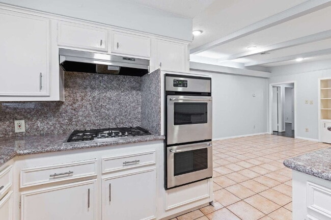 Photo - 118 E Thornton Rd