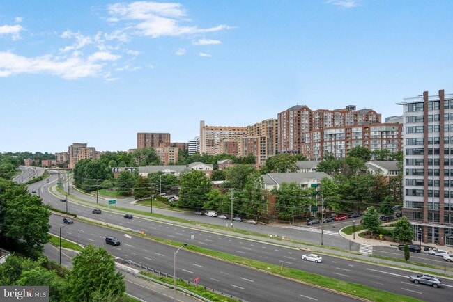 Building Photo - 1730 Arlington Blvd Unit 205