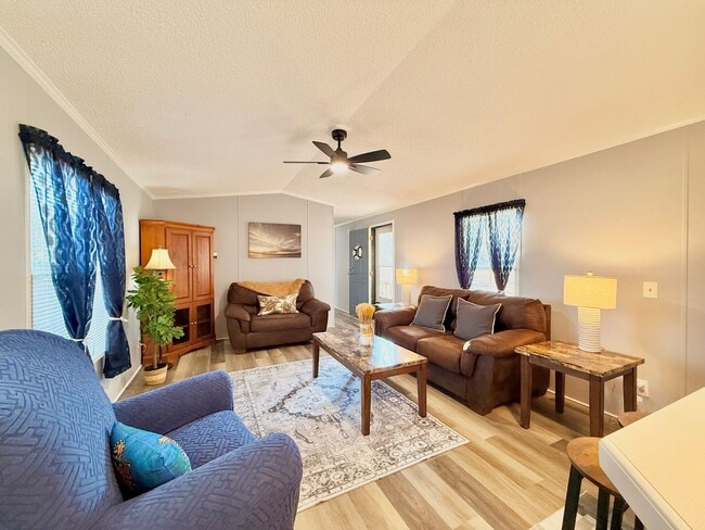 Photo - Recently renovated-3 bedroom/2 bathroom home-fully furnished-located in Tanglewood Subdivision