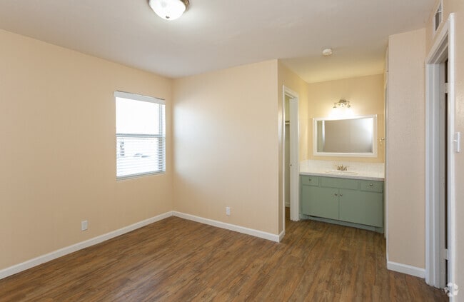 1BR 1BA - 615 SF