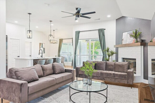 Photo - 215 Nottingham Dr Unidad ID1019588P