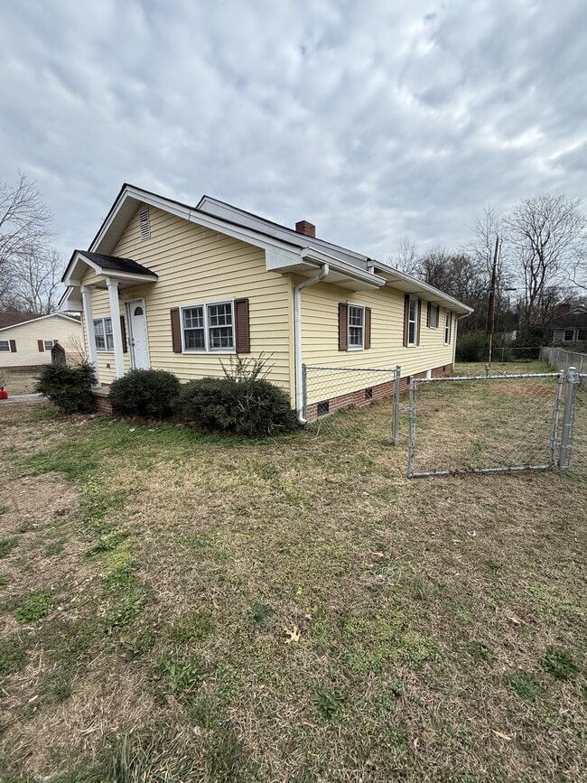 Photo - 75 E 3rd St NE