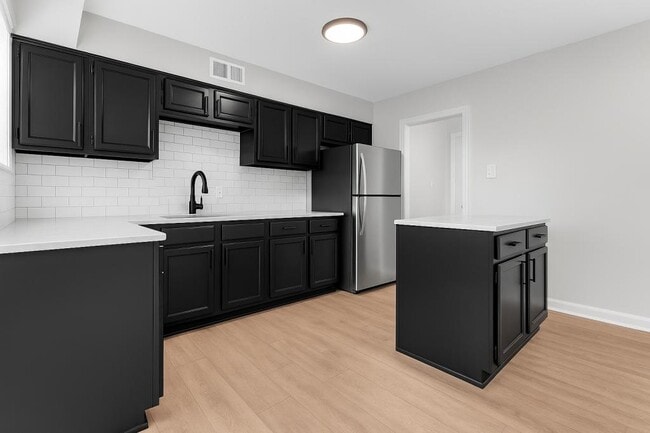 Photo - 4829 Bradford Dr