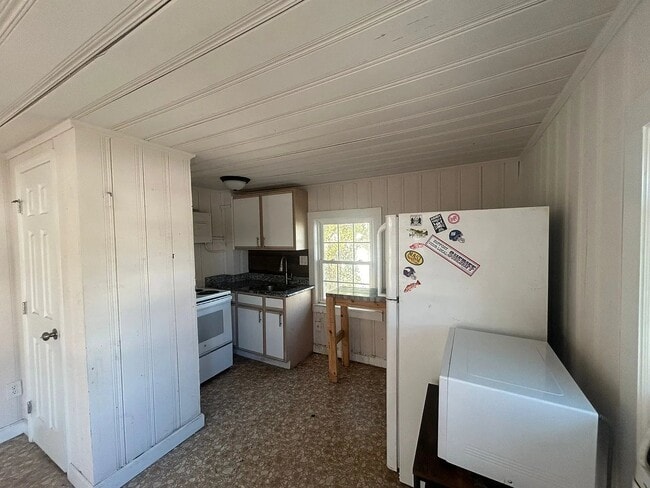 Photo - 406 8th Ave S