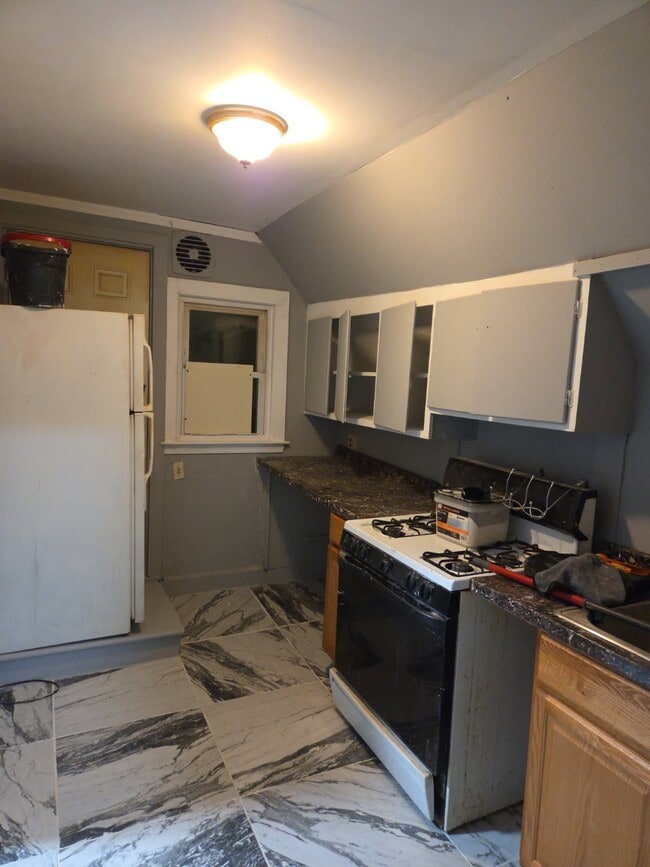 31 Frederick St Unit 2