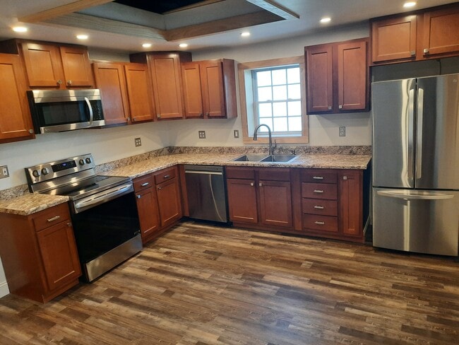 Building Photo - 247 Main St Unit LUXURY APT D