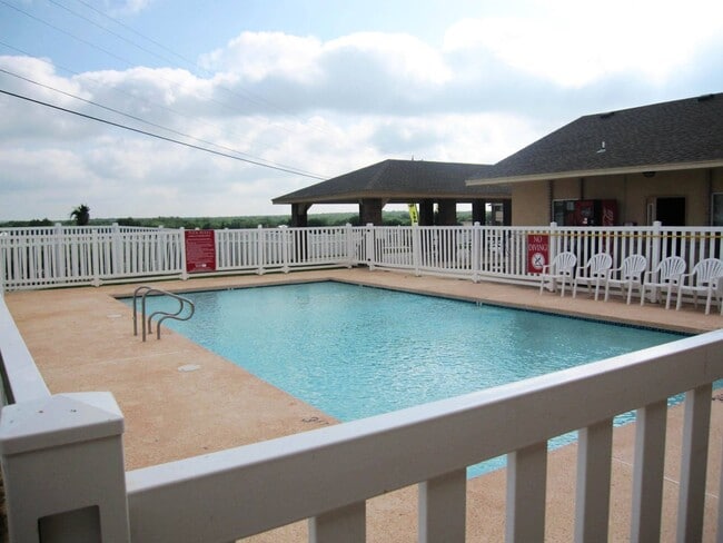 Photo - Madison Pointe Apartments