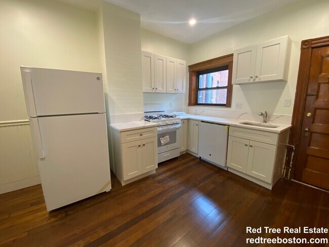 Photo - 1855 Beacon St Unit 3-bed 1-bathU3 Brookline