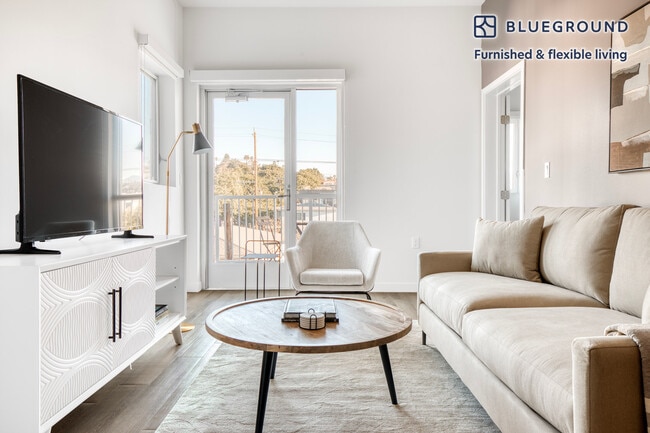 Building Photo - 505 Silver Lake Blvd Rental