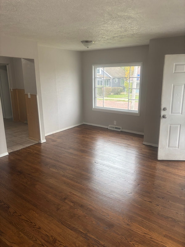 Photo - 4457 E 154th St