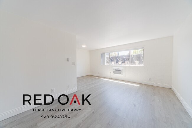 Building Photo - 1757 N Orange Dr Unit 306