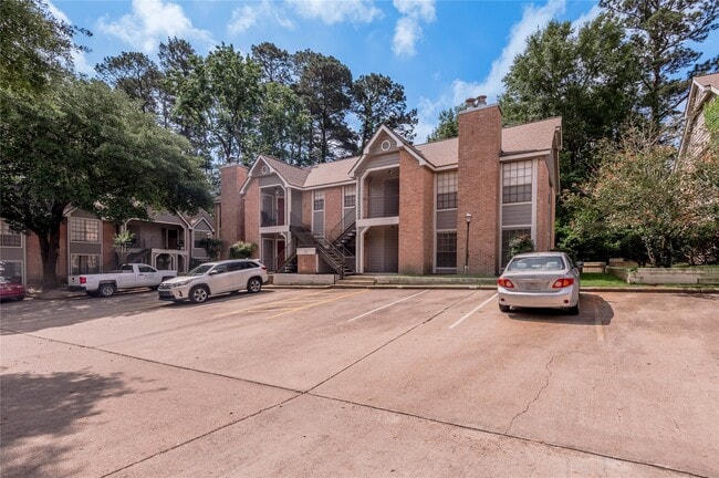 Building Photo - 2401 Sycamore Ave Unit C2