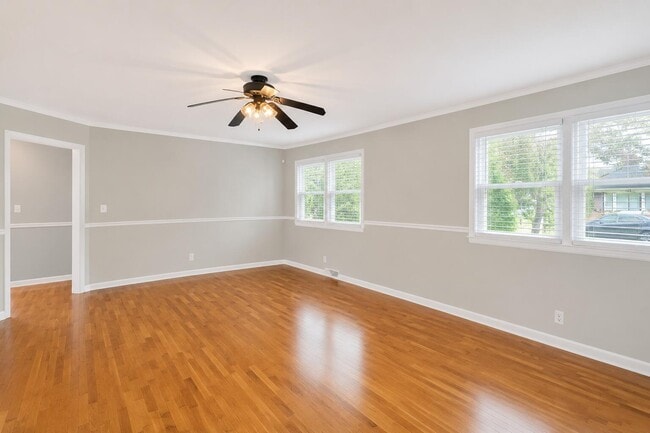 208 N Lewis Ct
