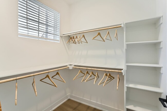 Armario | Ara Townhomes & Flats