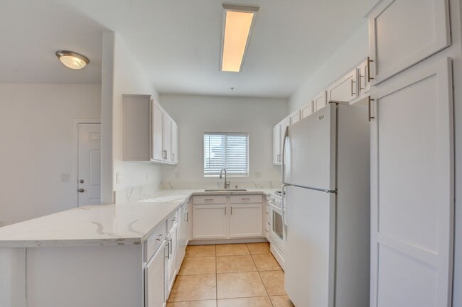 Photo - CLEAN, move in ready~GATED and super COMMUNITY!