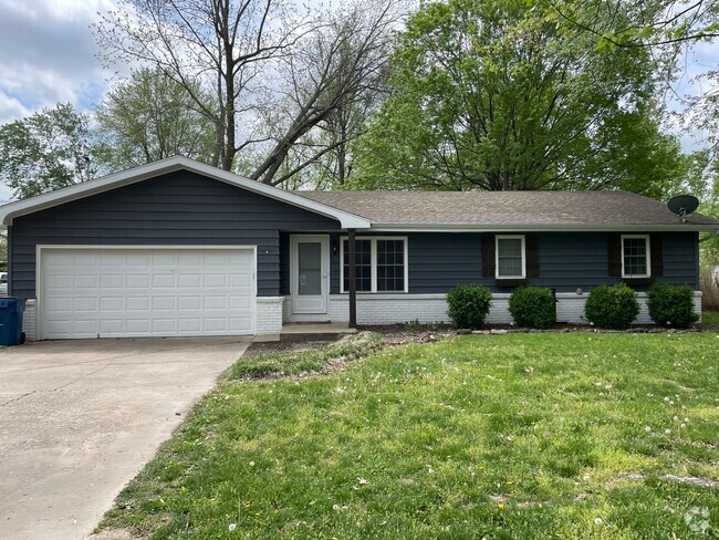 Building Photo - Full Remodeled Home in NIXA!