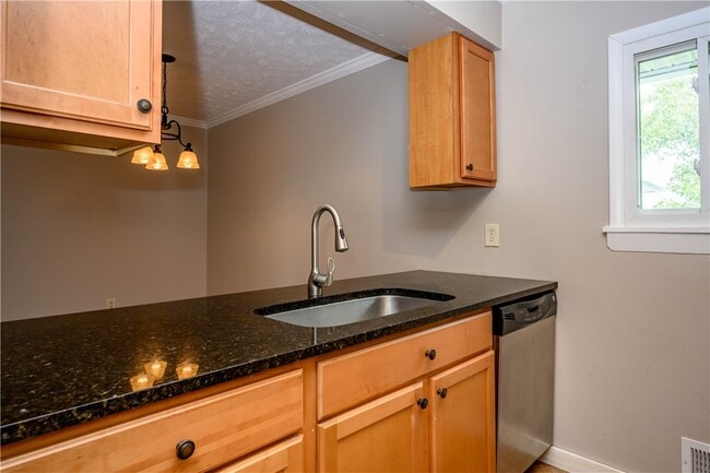 Photo - 808 Eastbrooke Ln