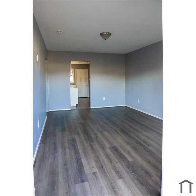 Photo - 3232 Berry St