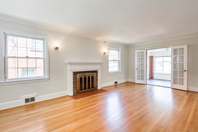 Photo - 1667 Primrose Rd NW