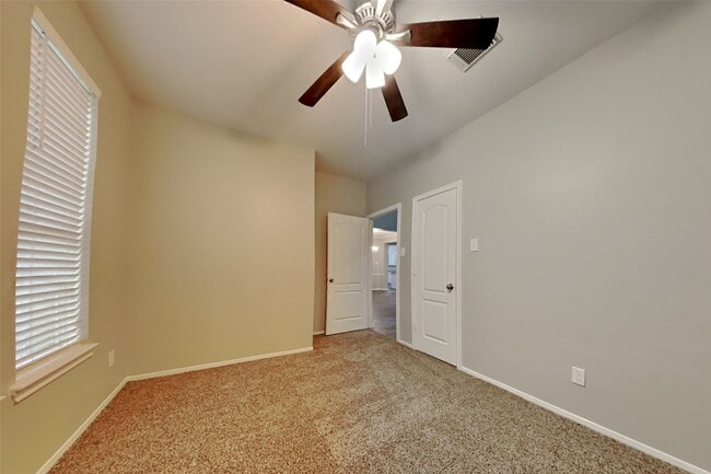 Photo - 1731 Red Oak Terrace