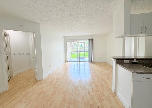 Building Photo - 420 S Park Rd Unit 108