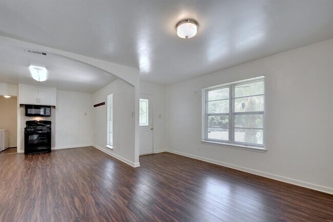 Photo - 129 Coleman St