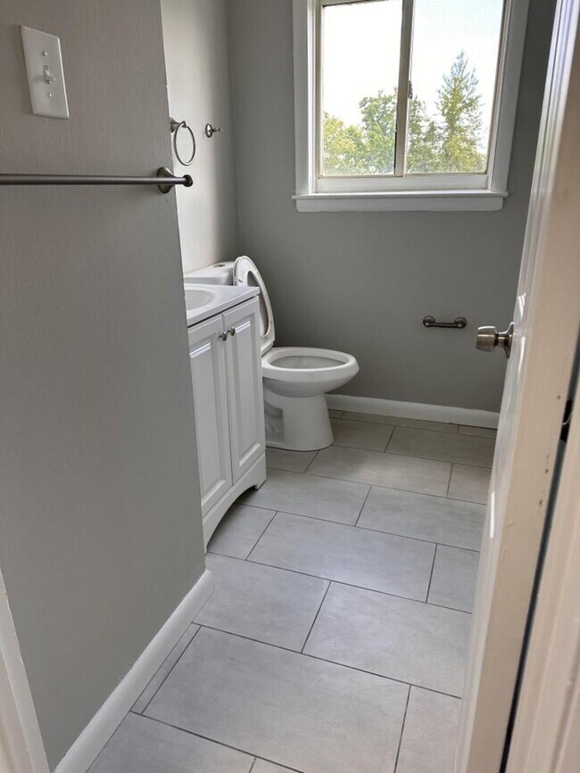 Photo - 318 Pyramid Ave Unit B