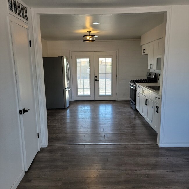 Photo - 301 E La Canada Blvd