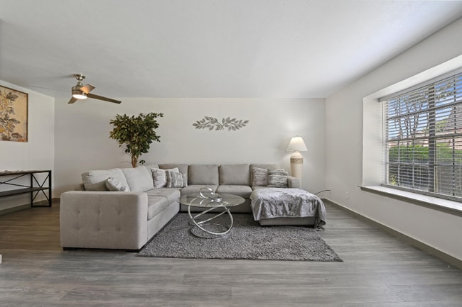 Photo - 1819 E Grauwyler Rd Unidad 176