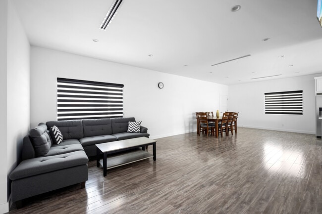 Photo - 13311 Wixom St Casa