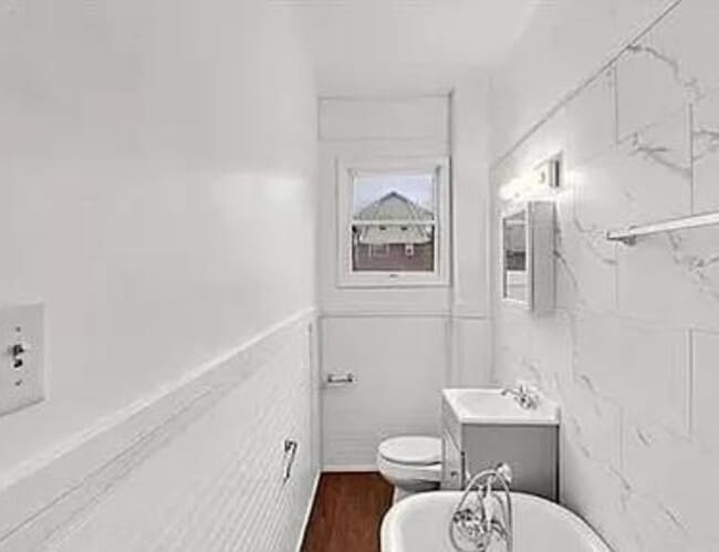 Photo - 4229 Haldane St