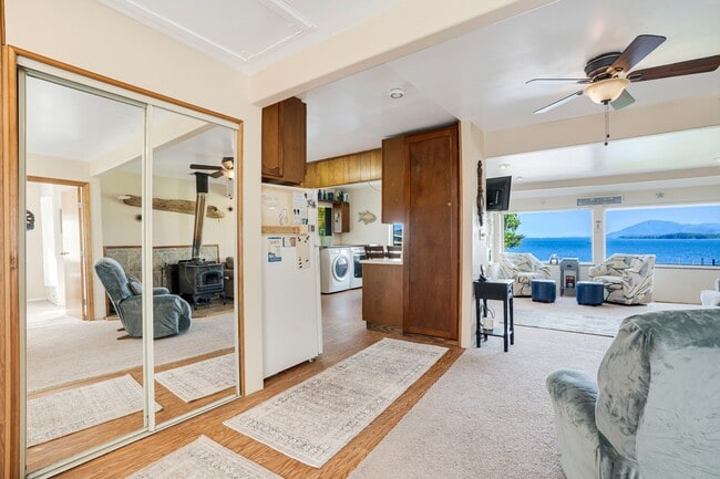 5842 Seaside
