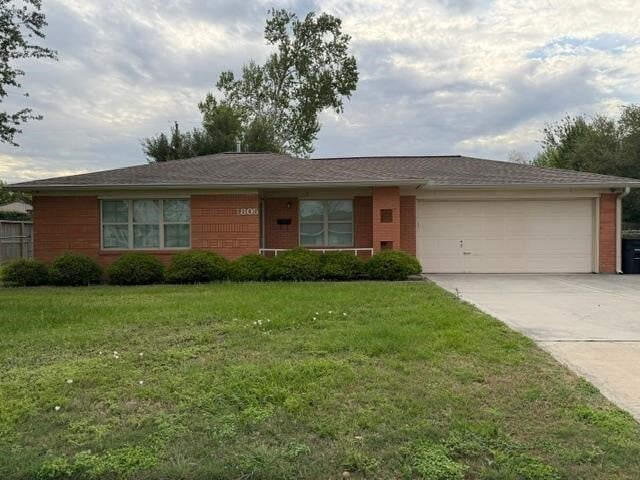 Building Photo - 1805 Wycliffe Dr