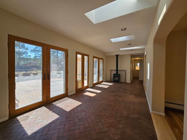 Photo - 4557 Trinity Dr