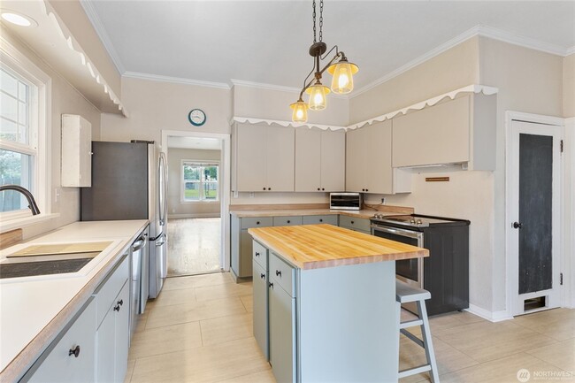 Kitchen - 205 S Division St