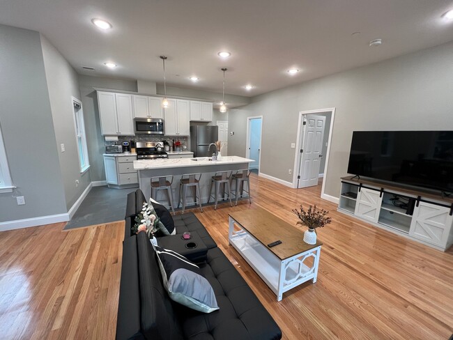 Building Photo - 14-16-16 Hamilton Rd