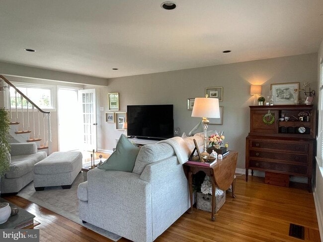 Photo - 402 Elliger Ave