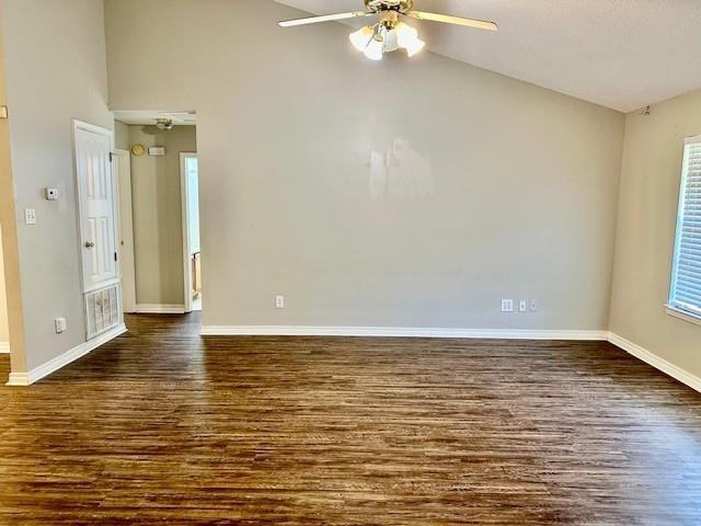 Photo - 725 Copperfield Dr E