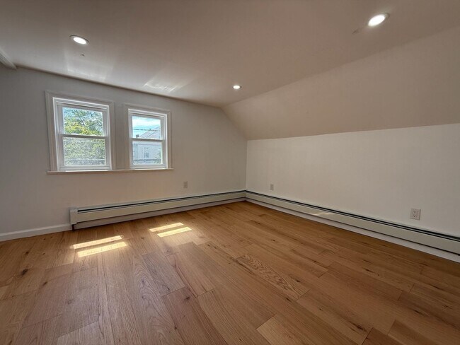 Photo - 82 McAdoo Ave Unit FULL HOUSE